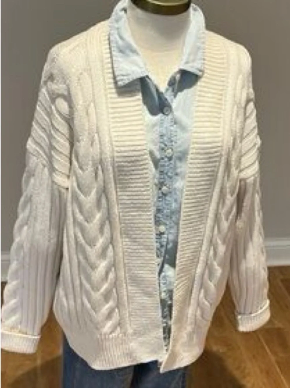 Banana Republic Cable Knit Chunky Cardigan. Medium - Picture 7 of 7